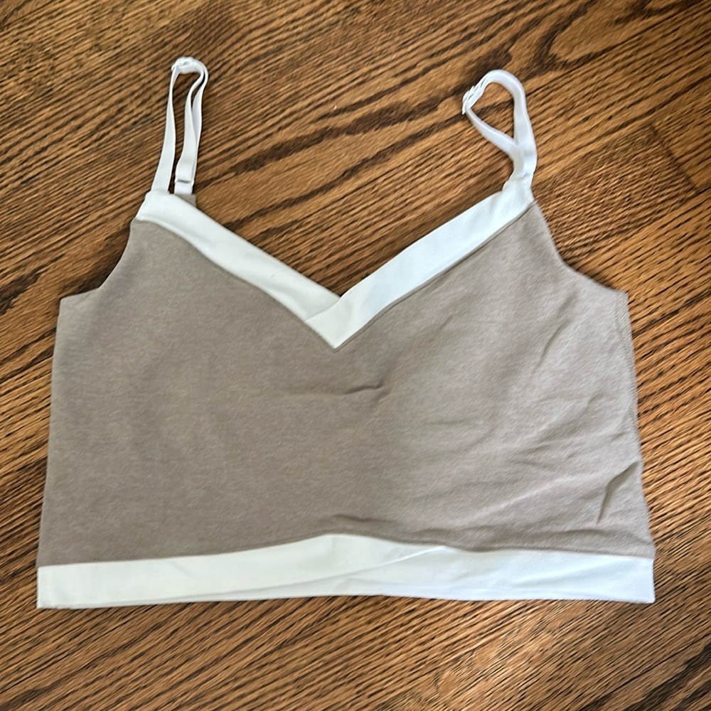 NWOT Beyond Yoga workout top